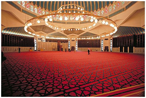 l'interno di una moschea ad Amman