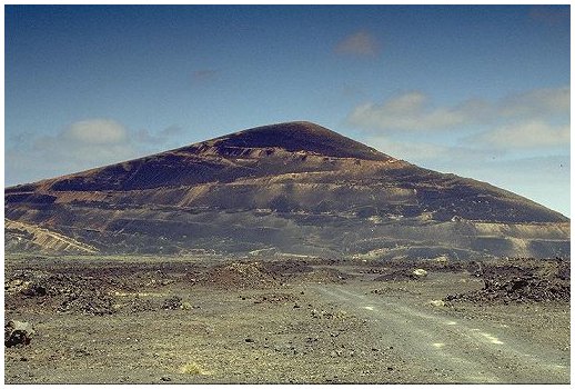 ex vulcano  con varie sfumature di lava 