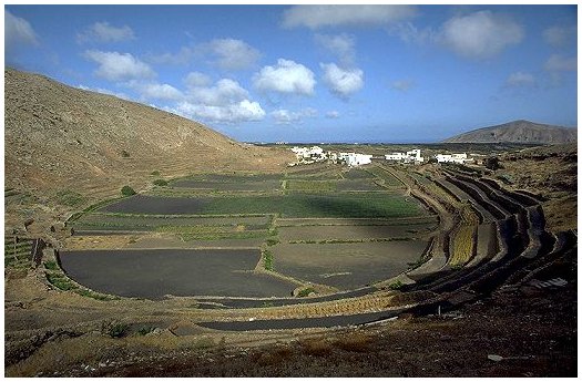 paesaggio montuoso a forma di anfiteatro