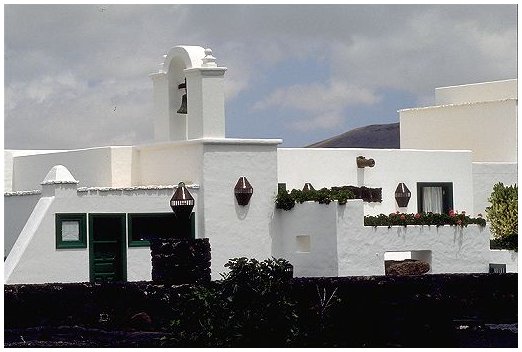 scorcio di un villaggio costrito da Cesar Manrigue